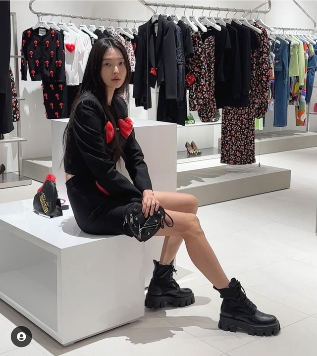 Bộ sưu tập túi hàng hiệu của người mẫu Kim Sung Hee - Ảnh 8.