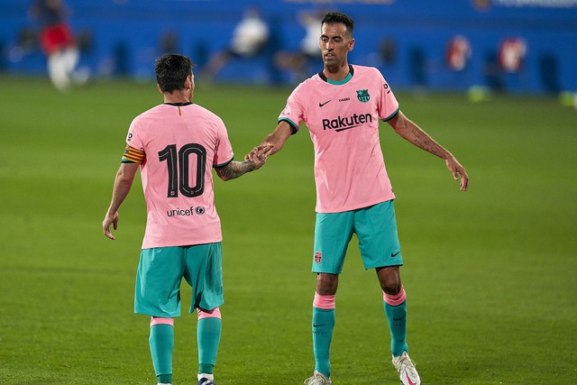 Inter Miami công bố chính thức ra mắt Sergio Busquets cùng ngày với Messi - Ảnh 1.