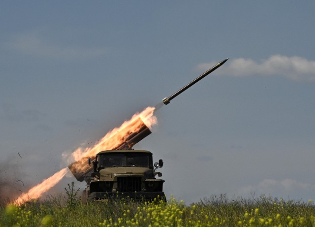 Chiến sự ngày 487: Lợi dụng mâu thuẫn tại Nga, Ukraine  đẩy mạnh phản công - Ảnh 1.