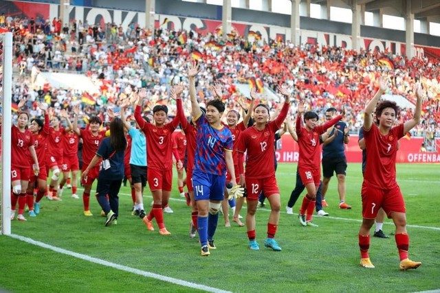 Cảm động Huỳnh Như chấn thương, vẫn ăn mừng cực 'sung' cùng đội tuyển nữ Việt Nam - Ảnh 6.