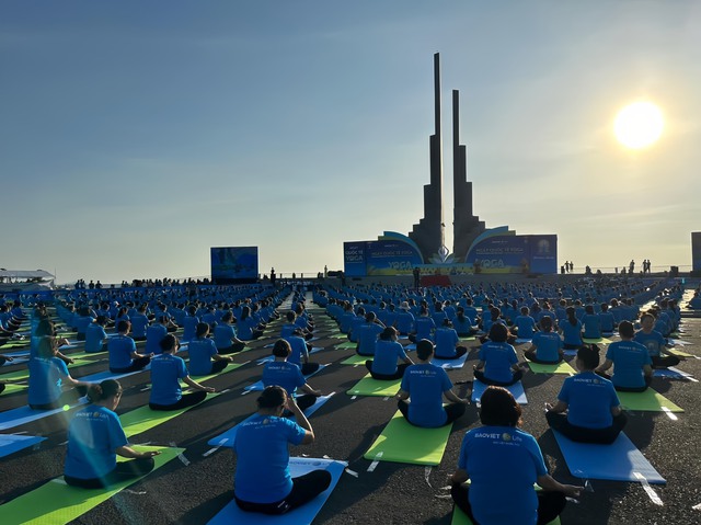 Phú Yên: Hơn 1.000 người tham gia đồng diễn Yoga  - Ảnh 1.