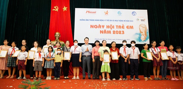 Hội Doanh nhân trẻ Việt Nam thực hiện nhiều chương trình giúp trẻ em khó khăn - Ảnh 2.