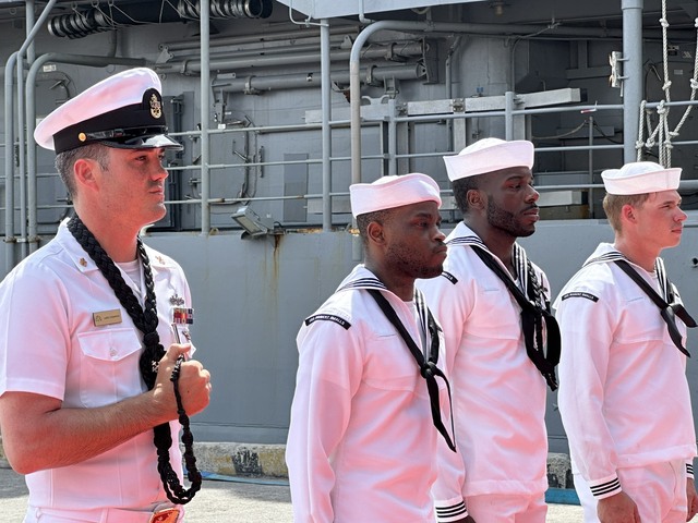 Đoàn tàu Hải quân Hoa Kỳ thăm hữu nghị TP.Đà Nẵng - Ảnh 9.