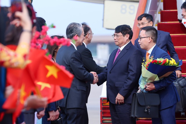 Thủ tướng tới Bắc Kinh, bắt đầu chuyến thăm chính thức Trung Quốc - Ảnh 3.