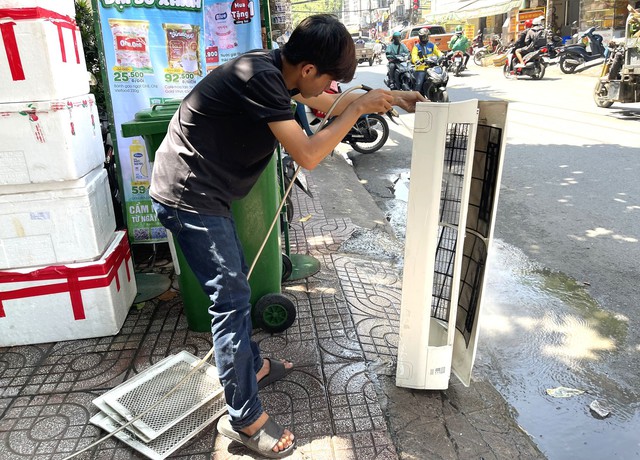 Tôi là nhân viên điện lực đặc trách... nhà mình  - Ảnh 1.