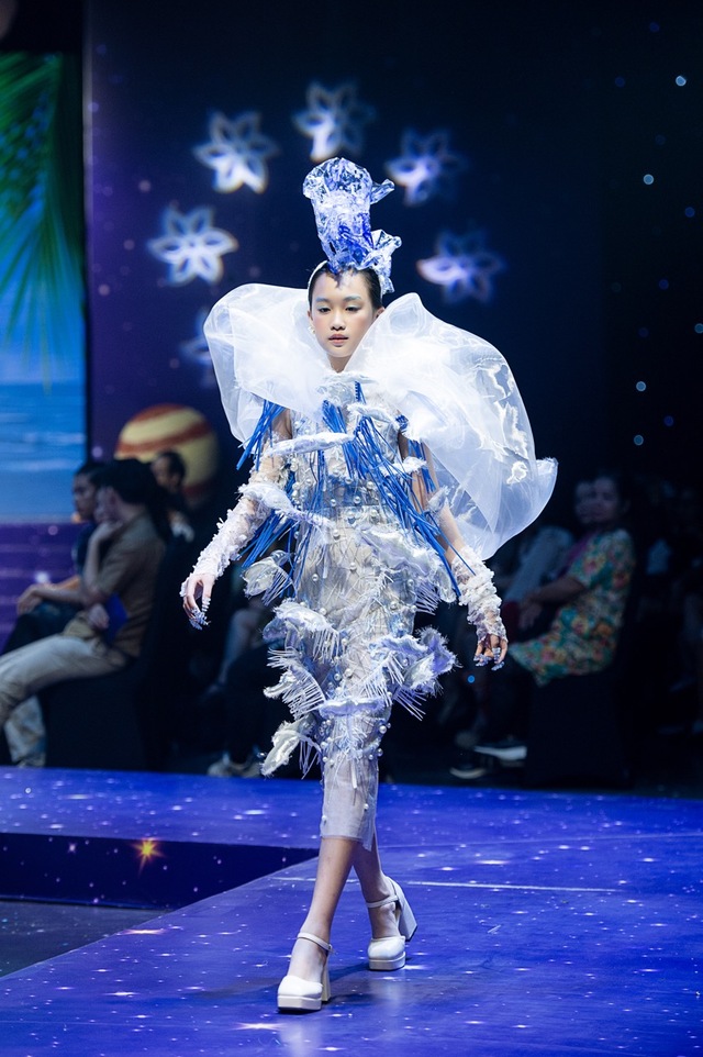 7 nhà thiết kế giới thiệu bộ sưu tập mới tại Kids Fashion Design Runway 2013 - Ảnh 11.