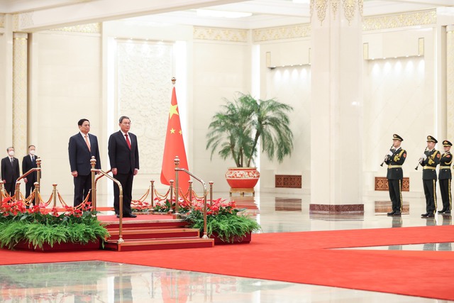 Thủ tướng Trung Quốc Lý Cường trọng thể đón Thủ tướng Phạm Minh Chính tại Bắc Kinh - Ảnh 1.