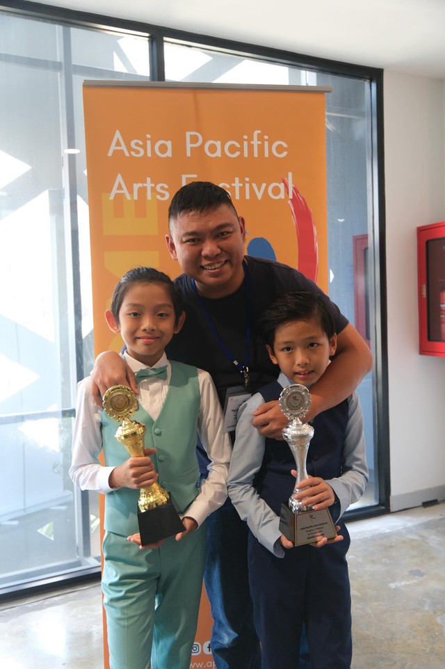 Con trai đạo diễn 'Đôi mắt' giành 'cú đúp' vàng tại Asia Pacific Arts Festival - Ảnh 3.