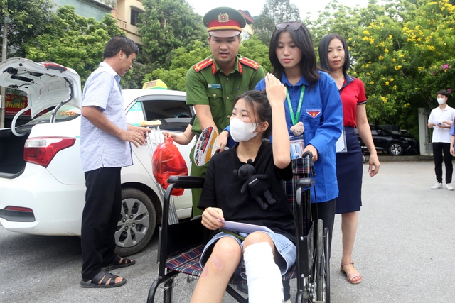 Nữ sinh bị gãy chân, mất căn cước bật khóc trước ngày thi tốt nghiệp THPT 2023 - Ảnh 3.