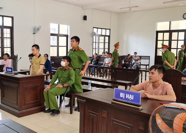 Ninh Thuận: Cầm hung khí đi tìm người chạy xe nẹt pô, nhận 18 năm tù - Ảnh 2.