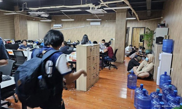 Philippines giải cứu hơn 2.000 người tại cơ sở cờ bạc trực tuyến - Ảnh 1.