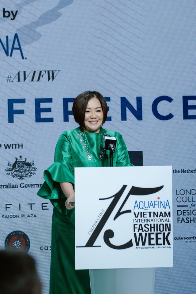 18 nhà thiết kế trong và ngoài nước tham gia trình diễn 'Vietnam International Fashion Week' 2023 - Ảnh 15.
