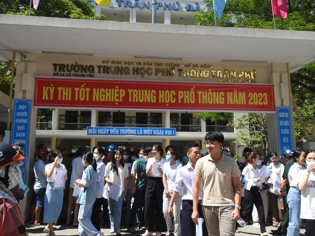 Thi tốt nghiệp THPT: Đề Văn vừa sức, thí sinh Đà Nẵng tự tin lấy điểm cao   - Ảnh 1.
