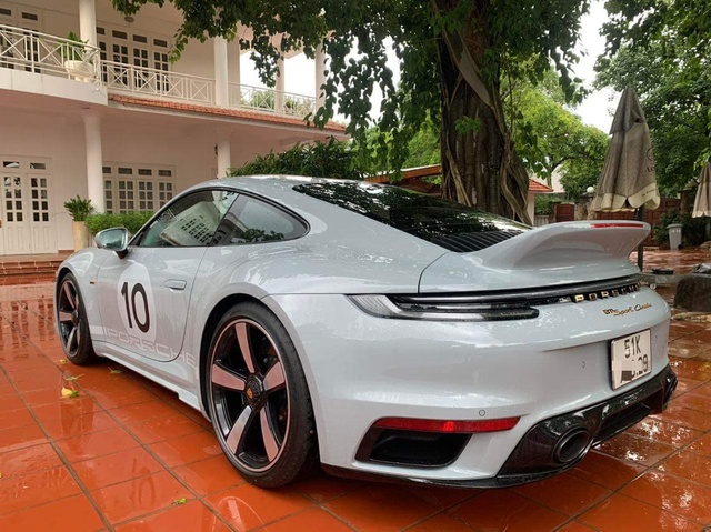 Cận cảnh Porsche 911 Sport Classis 'số sàn', giá 20 tỉ đồng tại Việt Nam  - Ảnh 2.