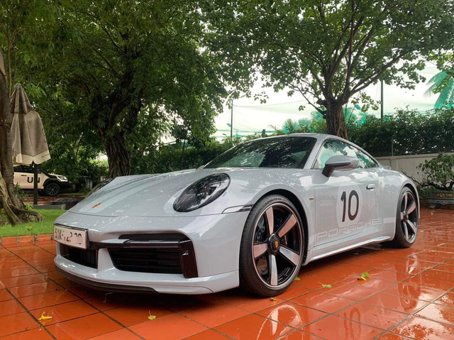 Cận cảnh Porsche 911 Sport Classis 'số sàn', giá 20 tỉ đồng tại Việt Nam  - Ảnh 1.