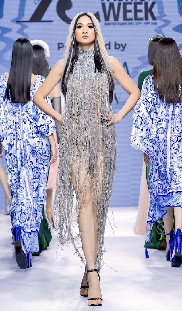 18 nhà thiết kế trong và ngoài nước tham gia trình diễn 'Vietnam International Fashion Week' 2023 - Ảnh 11.