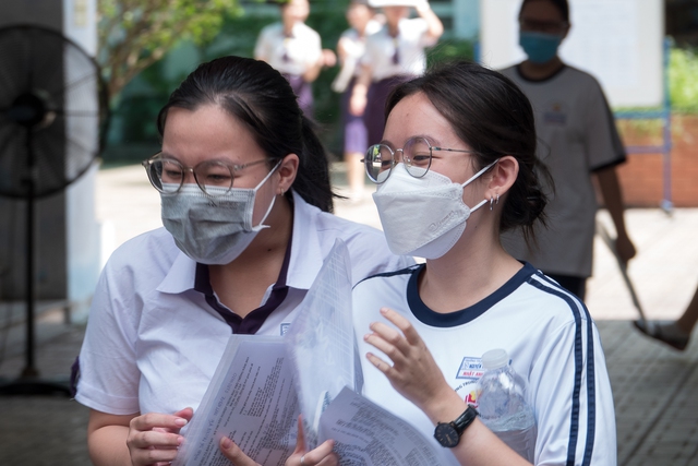 Không phân tích đạo lý, thí sinh thỏa sức 'cân bằng cảm xúc' trong đề thi văn - Ảnh 1.