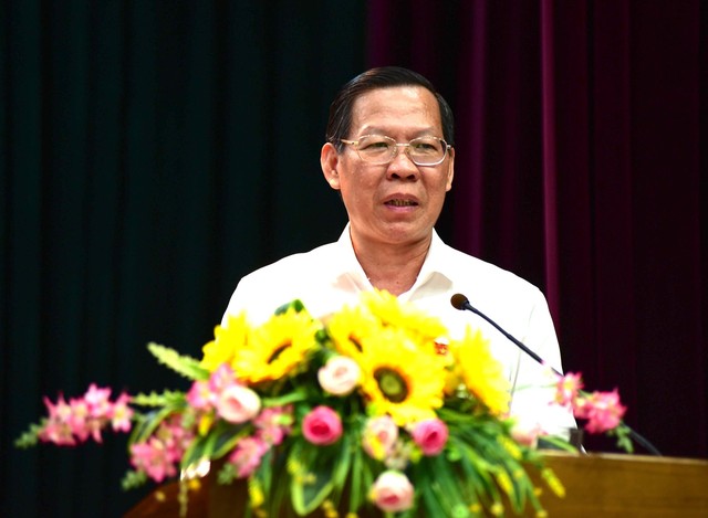 Chủ tịch Phan Văn Mãi: 'Nội công ngoại kích' khiến 6 tháng đầu của TP.HCM gặp khó - Ảnh 2.
