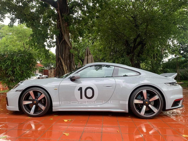 Cận cảnh Porsche 911 Sport Classis 'số sàn', giá 20 tỉ đồng tại Việt Nam  - Ảnh 7.