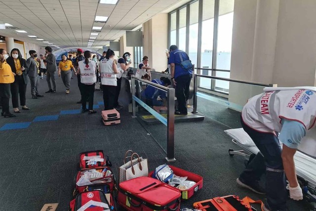 Hành khách bị cắt cụt chân vì hệ thống băng tải bộ sân bay tại Bangkok - Ảnh 2.