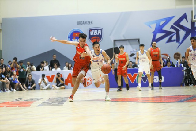 Giải bóng rổ VBA 2023: Mãn nhãn trận 'derby' bóng rổ Hà  Nội - Ảnh 4.