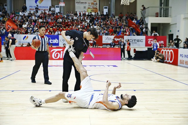 Giải bóng rổ VBA 2023: Mãn nhãn trận 'derby' bóng rổ Hà  Nội - Ảnh 2.