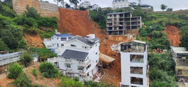 Vụ sạt lở đất ở Đà Lạt: Tạm đình chỉ công tác Trưởng phòng QLĐT TP.Đà Lạt - Ảnh 1.