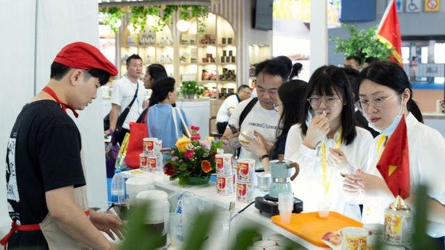 Sữa đặc ông Thọ (Vinamilk) tạo ấn tượng tại hội chợ Quảng Châu, Trung Quốc - Ảnh 3.