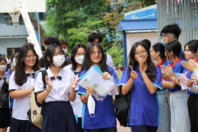 Sĩ tử hứng khởi ‘lên kế hoạch’ sau khi hoàn thành kỳ thi tốt nghiệp THPT - Ảnh 2.