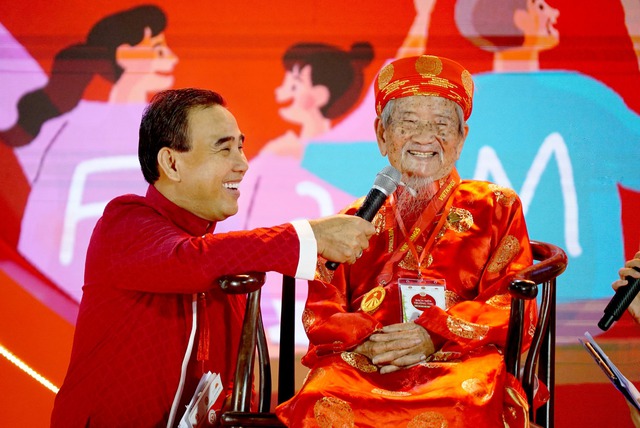MC Quyền Linh lập kỷ lục 'Nghệ sĩ nấu nhiều món ăn nhất trên truyền hình' - Ảnh 2. MC Quyền Linh lập kỷ lục 'Nghệ sĩ nấu nhiều món ăn nhất trên truyền hình' - Ảnh 2.