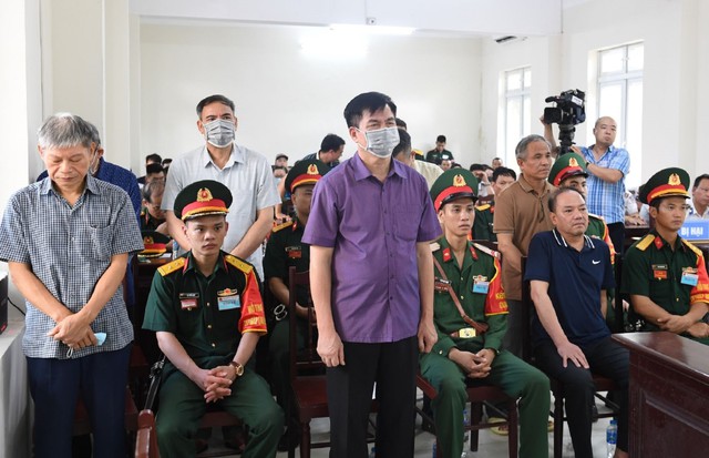 Tham ô 50 tỉ, 5 cựu tướng cảnh sát biển được tuyên án dưới khung truy tố - Ảnh 1.