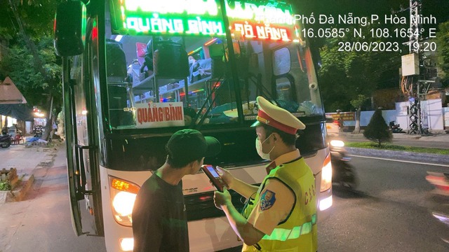 Đà Nẵng: Ngăn chặn tài xế dương tính với ma túy vẫn lái xe khách liên tỉnh - Ảnh 1.