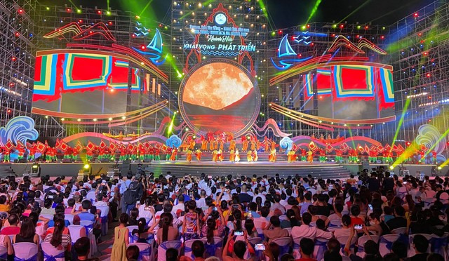 Nhiều tiết mục nghệ thuật đặc sắc tại Festival biển Nha Trang 2023 - Ảnh 1.