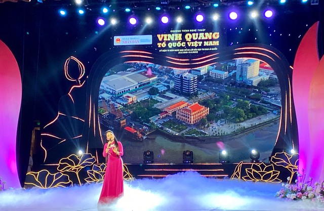 Ca sĩ Thanh Lam, Anh Thơ hát trong chương trình 'Vinh quang Tổ quốc Việt Nam' - Ảnh 1.