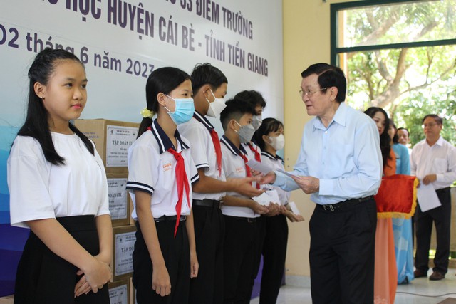 Tặng máy lọc nước cho các trường tại Tiền Giang - Ảnh 1.