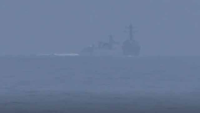 Tàu chiến Trung Quốc suýt đụng chiến hạm Mỹ ở eo biển Đài Loan? - Ảnh 2.
