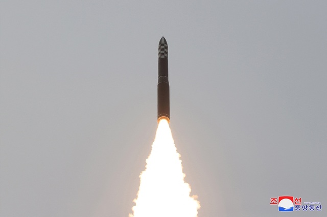 Mỹ, Nhật, Hàn sẽ khởi động hệ thống chia sẻ thông tin về tên lửa Triều Tiên - Ảnh 1.