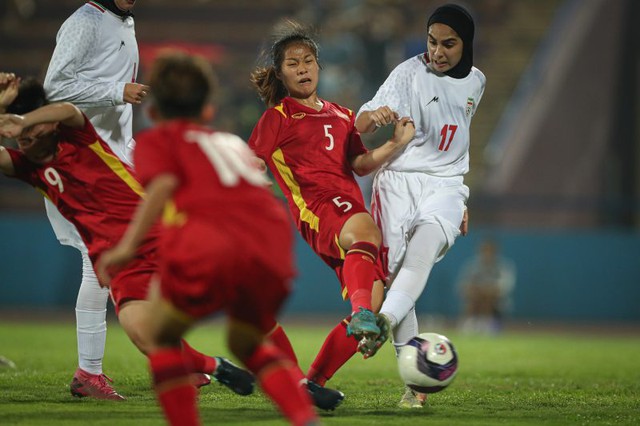 Vòng loại thứ 2 giải U.20 nữ châu Á 2024: U.20 Việt Nam đánh bại Iran - Ảnh 2.