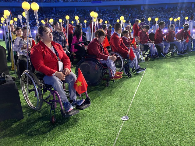 Campuchia tiếp tục gây ấn tượng với lễ khai mạc ASEAN Para Games  - Ảnh 6.