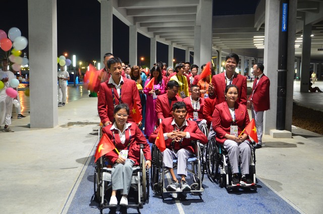 Campuchia tiếp tục gây ấn tượng với lễ khai mạc ASEAN Para Games  - Ảnh 9.