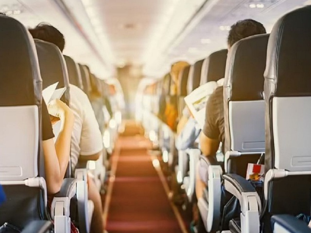 4 vấn đề sức khỏe cần chú ý khi du lịch hè bằng máy bay - Ảnh 1.