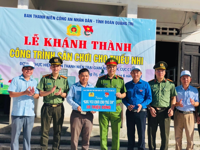 Hành trình tình nguyện ra đảo Cồn Cỏ của tuổi trẻ - Ảnh 2.