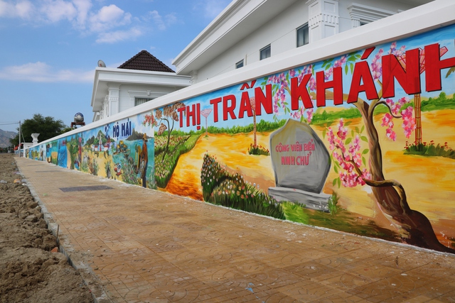  Ninh Thuận công bố bức tường tranh bích họa ven biển dài nhất Việt Nam - Ảnh 2.