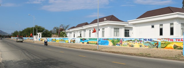  Ninh Thuận công bố bức tường tranh bích họa ven biển dài nhất Việt Nam - Ảnh 1.