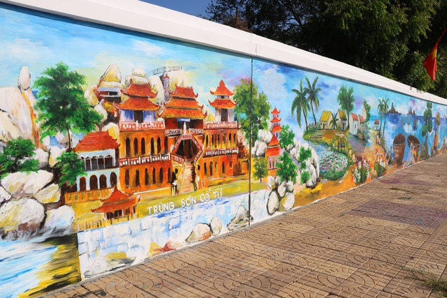  Ninh Thuận công bố bức tường tranh bích họa ven biển dài nhất Việt Nam - Ảnh 3.