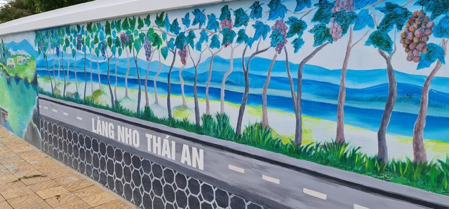  Ninh Thuận công bố bức tường tranh bích họa ven biển dài nhất Việt Nam - Ảnh 4.