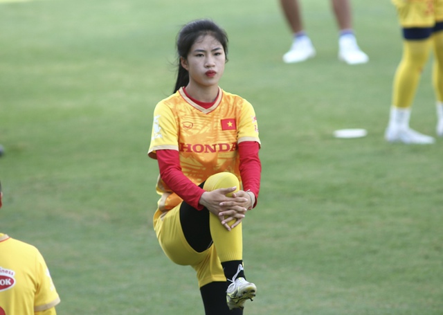Đội tuyển nữ Việt Nam căng mình tập dưới nắng nóng, Huỳnh Như bình phục chấn thương - Ảnh 9.