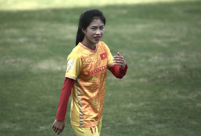 Đội tuyển nữ Việt Nam căng mình tập dưới nắng nóng, Huỳnh Như bình phục chấn thương - Ảnh 18.