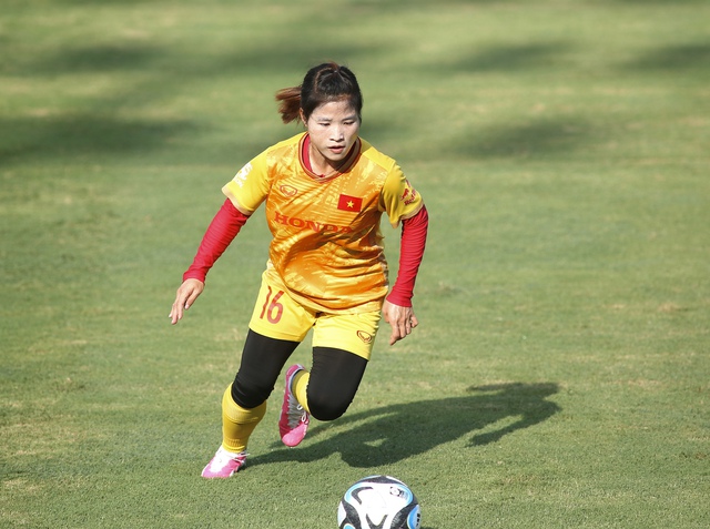 Đội tuyển nữ Việt Nam căng mình tập dưới nắng nóng, Huỳnh Như bình phục chấn thương - Ảnh 20.