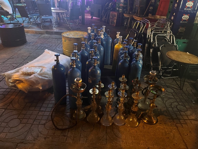 Công an Q.Gò Vấp xử lý tình trạng buôn bán shisha, bóng cười, thuốc lá điện tử - Ảnh 1.